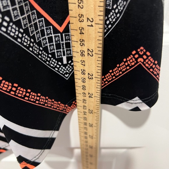 Rue Juju Geometric Chevron Coral Black White Short Sleeve Top Size Small‎ - Picture 4 of 8